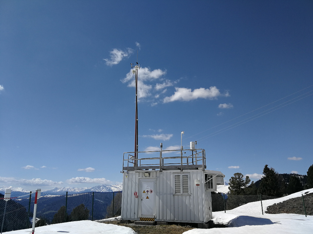 La stazione del Renon (Bolzano), situata a 1770 m., una delle stazioni della rete fissa per il monitoraggio della qualità dell'aria in Alto Adige