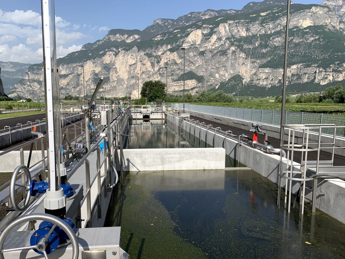 Una delle vasche di trattamento delle acque reflue dell'impianto di depurazione delle acque di Salorno (BZ)