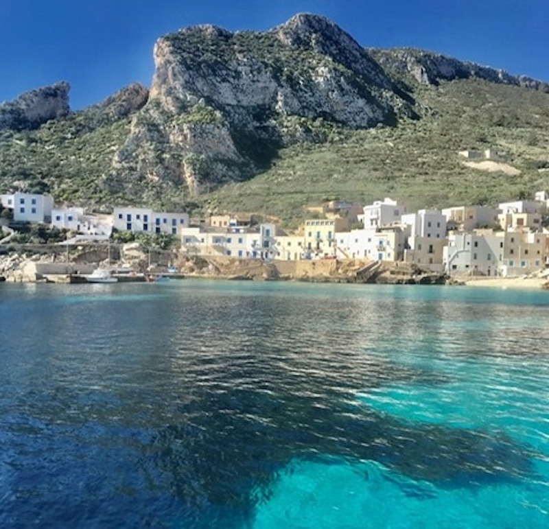 Levanzo : un dipinto di blu