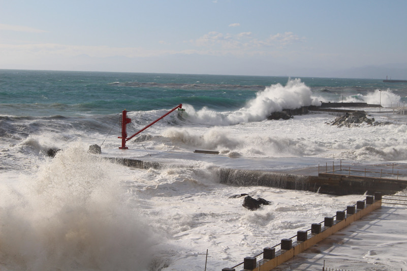 Le mareggiate in Liguria tra spettacolo e calamità legate ai cambiamenti climatici