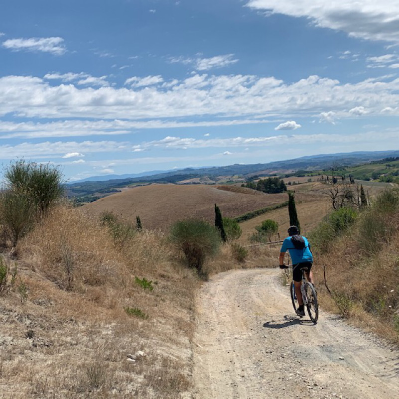 In mountain bike sulla via Francigena