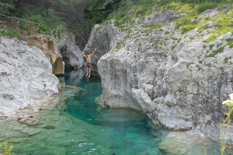 Cervedol Curnila - Val d'Arzino (PN) successione di cascate e vasche naturali scavate dal fiume