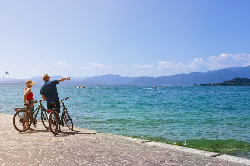 in bici attorno lago di Garda
