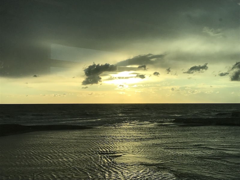 Dal treno: l'alba del pendolare