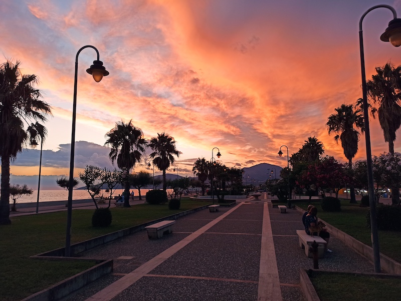 Pink cloudy promenade (Marina di Ascea)