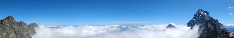 Panorama da Punta Udine (Valle Po): mare di nuvole tra il Monviso e Punta Venezia con sullo sfondo il Monte Rosa