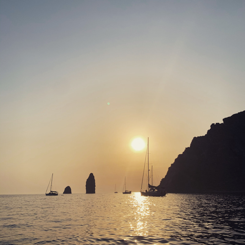 Pietra Longa e Pietra Menalda - i faraglioni di Lipari