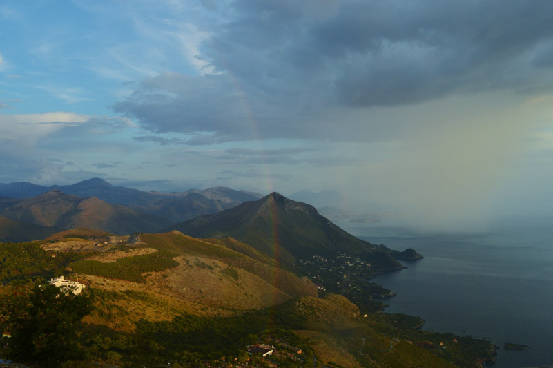 Arcobaleno tra le Montagne