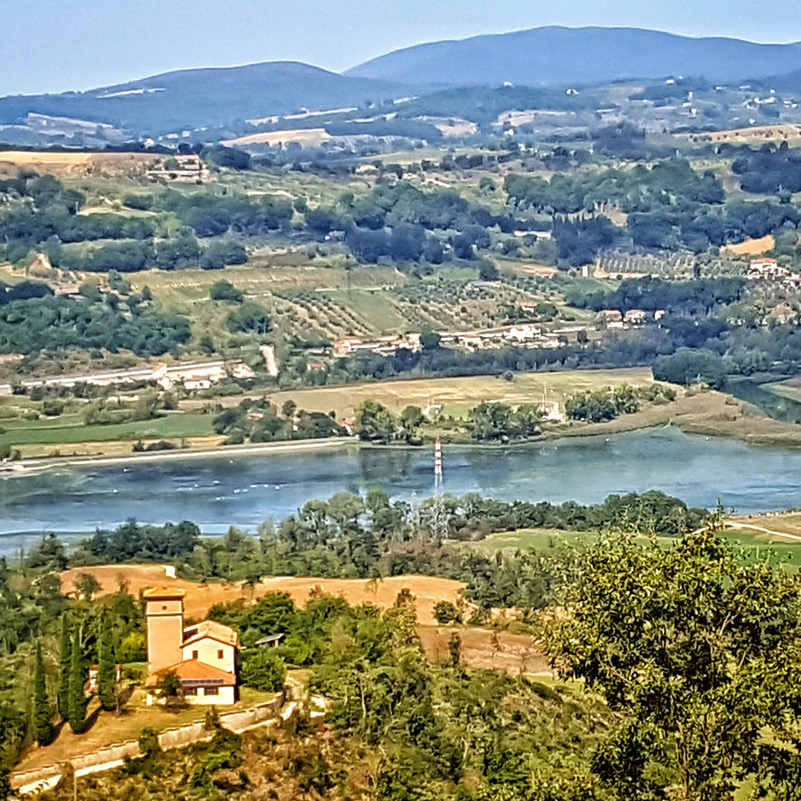 Veduta dall'alto del Lago di San Liberato (Narni), habitat di grande valenza naturalistica nonostante la forte antropizzazione.