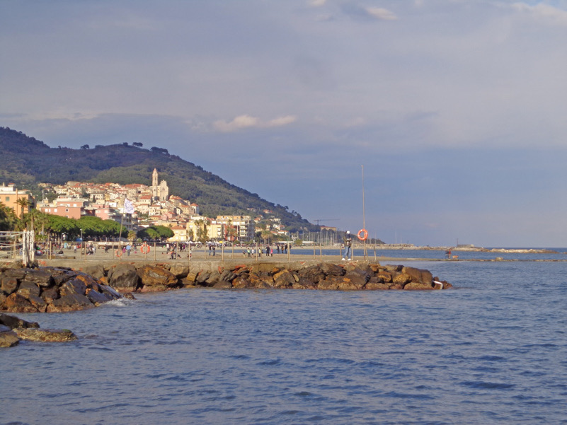 Cervo e il mar Ligure