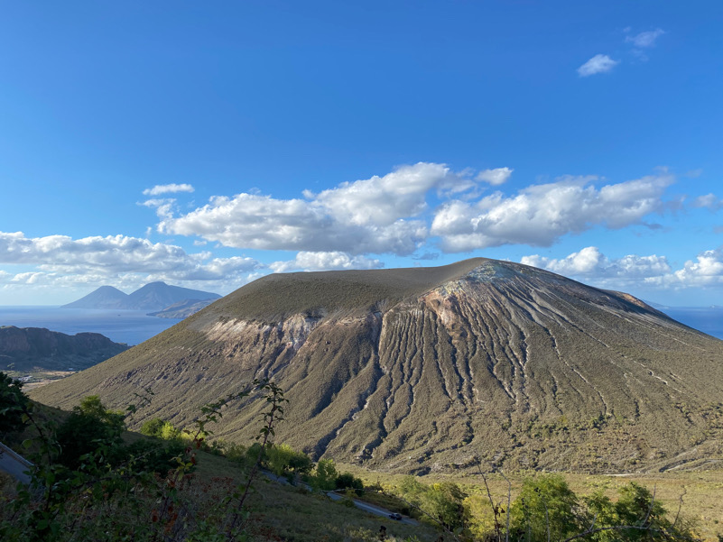 Alle spalle del cratere - Vulcano (isole Eolie)