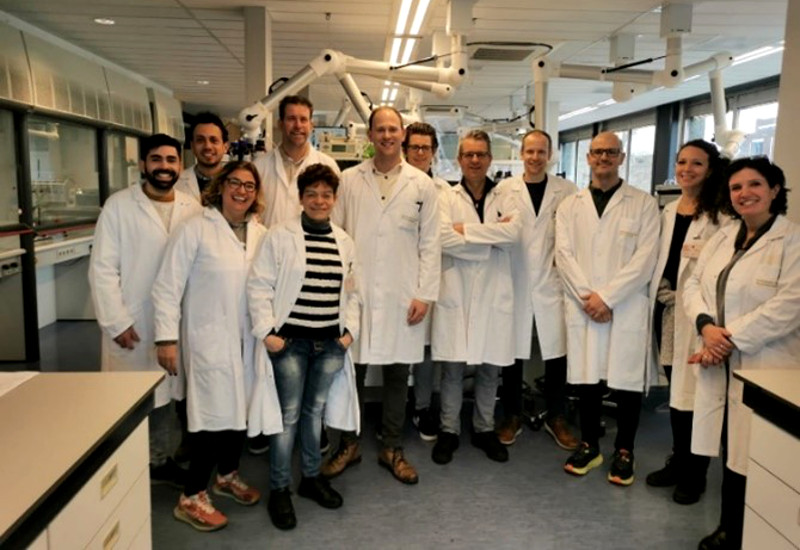 Foto di gruppo dei partecipanti alla visita al Laboratorio olandese