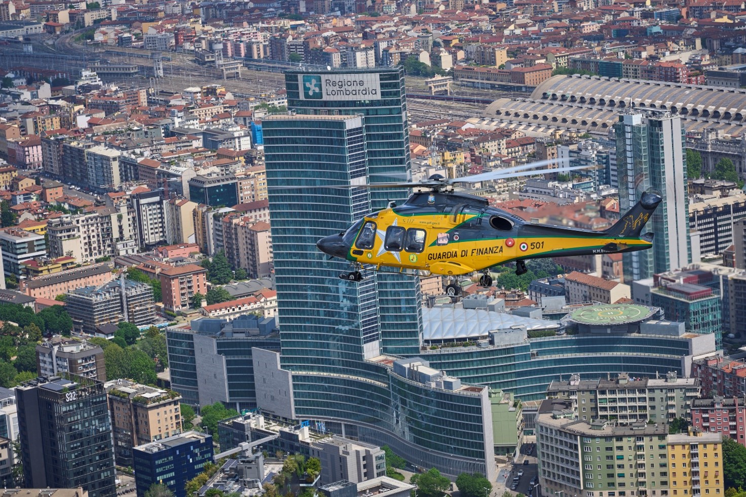 elicottero linea AW169 della Guardia di Finanza utilizzato per l'esercitazione congiunta a Gorla Maggiore