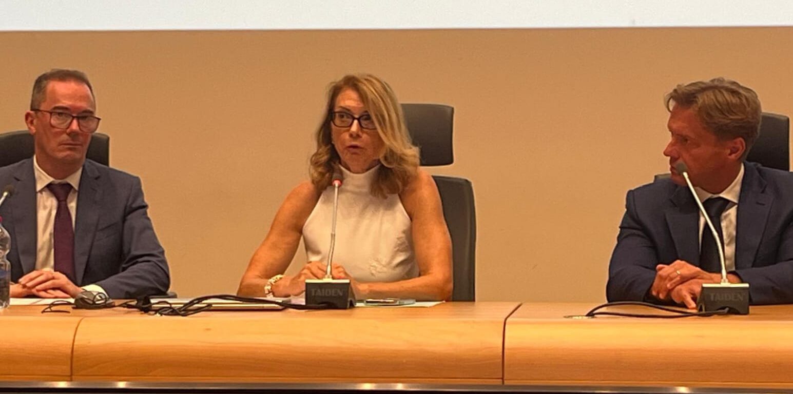 A sx. il dott. Corbella, al centro il Procuratore Generale presso la Corte di Appello di Milano, dott.ssa Nanni e il direttore generale di Arpa Lombardia dott. Cambielli