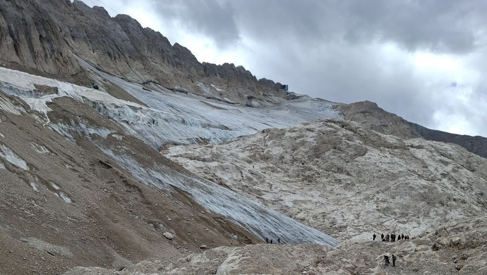 Al momento stai visualizzando Marmolada. Continua il ritiro, dati record nel 2026